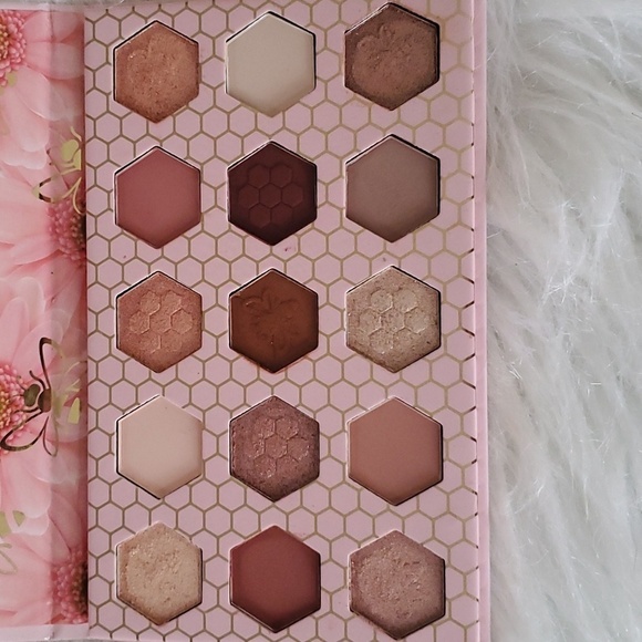 Beauty Creations Rosey Nudes Eyeshadow Palette - Picture 2 of 3